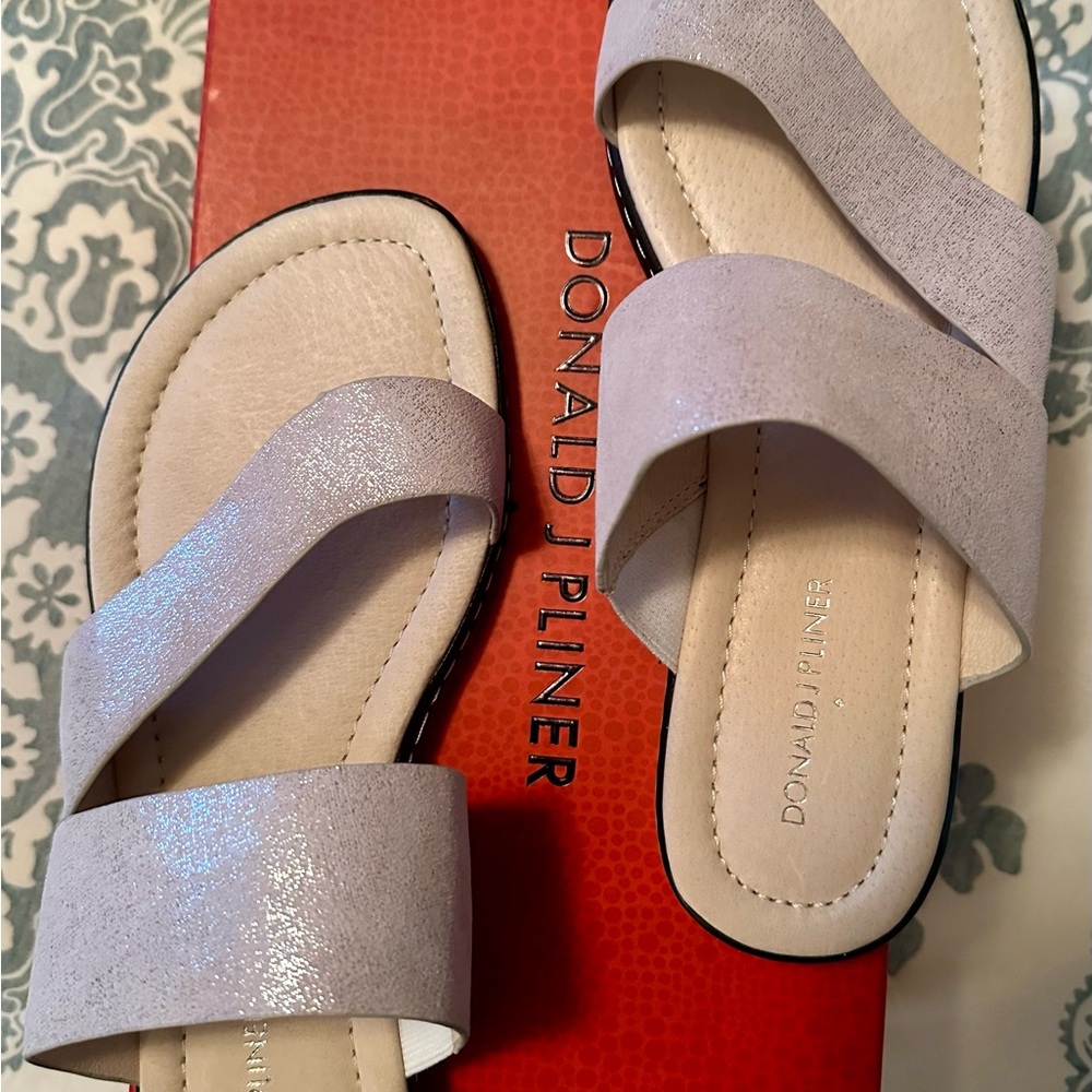 Donald J. Pliner Geri-Women's Sandals - Silver women’s 9.5 ( new) - Picture 6 of 8